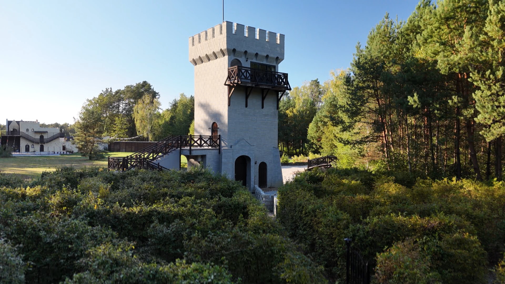 wieza w sloncu ladne